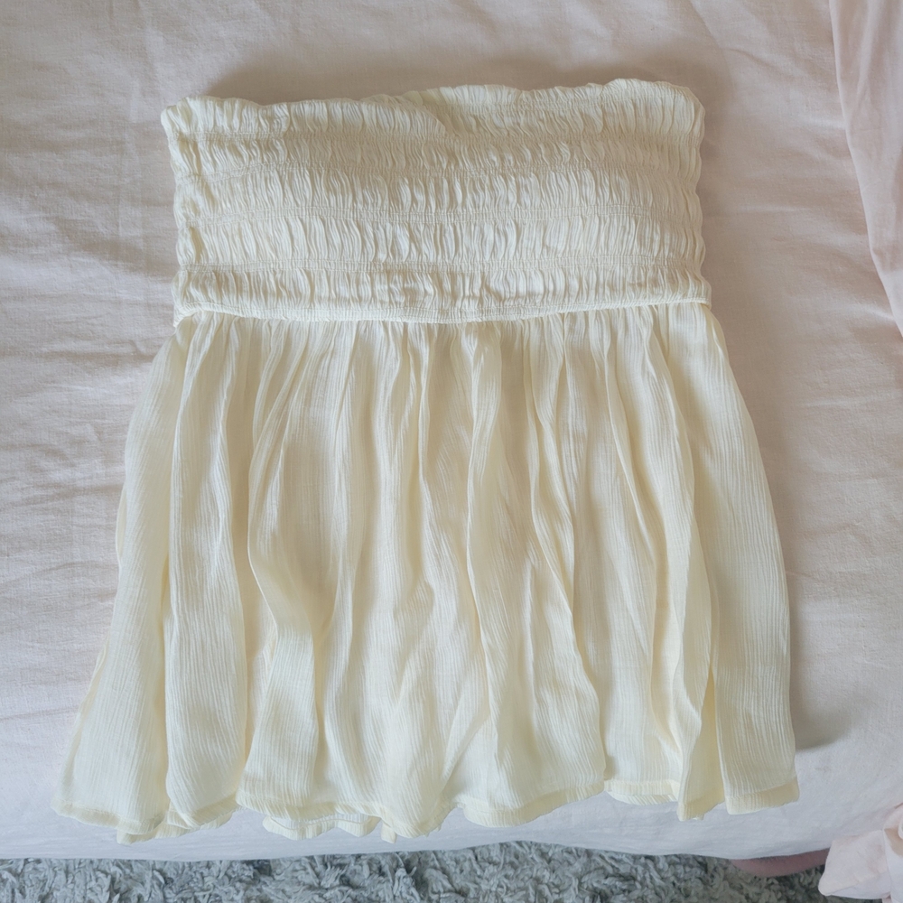 NWOT Klassy Network Cream Strapless Flowy Top